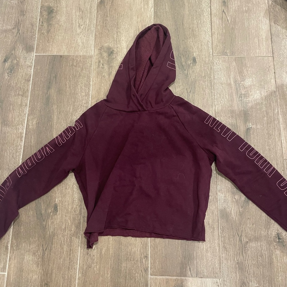 Aeropostale womens somewhat cropped sweatshirt